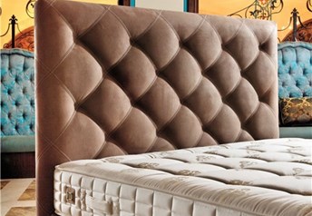 Yatsan BIJOUX Contemporary Classic Upholstered Bed