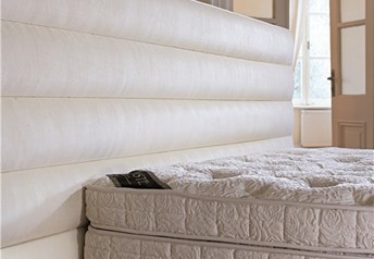 Yatsan CASALETTO Contemporary Classic Upholstered Bed