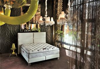 Yatsan SQUARE Contemporary Classic Upholstered Bed