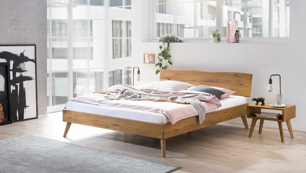 Wild Oak finish with Jaca bedside tables